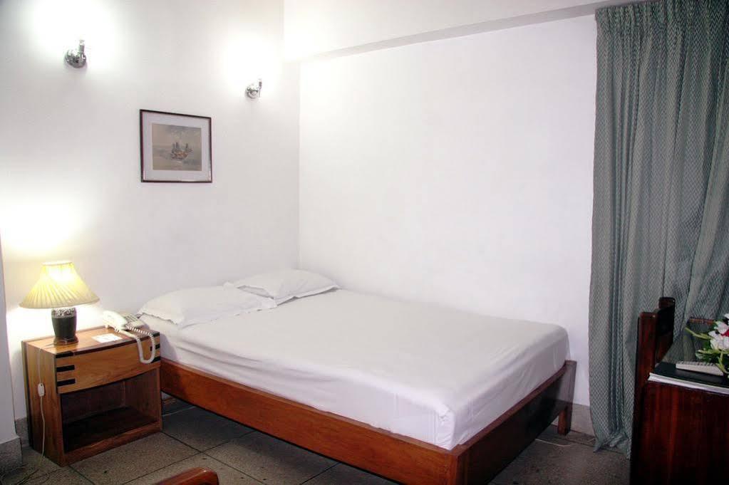 White House Hotel - City Center Dhaka Extérieur photo