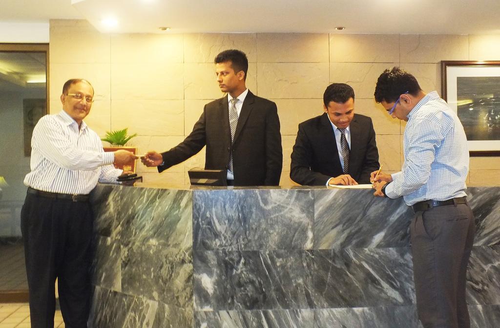 White House Hotel - City Center Dhaka Extérieur photo