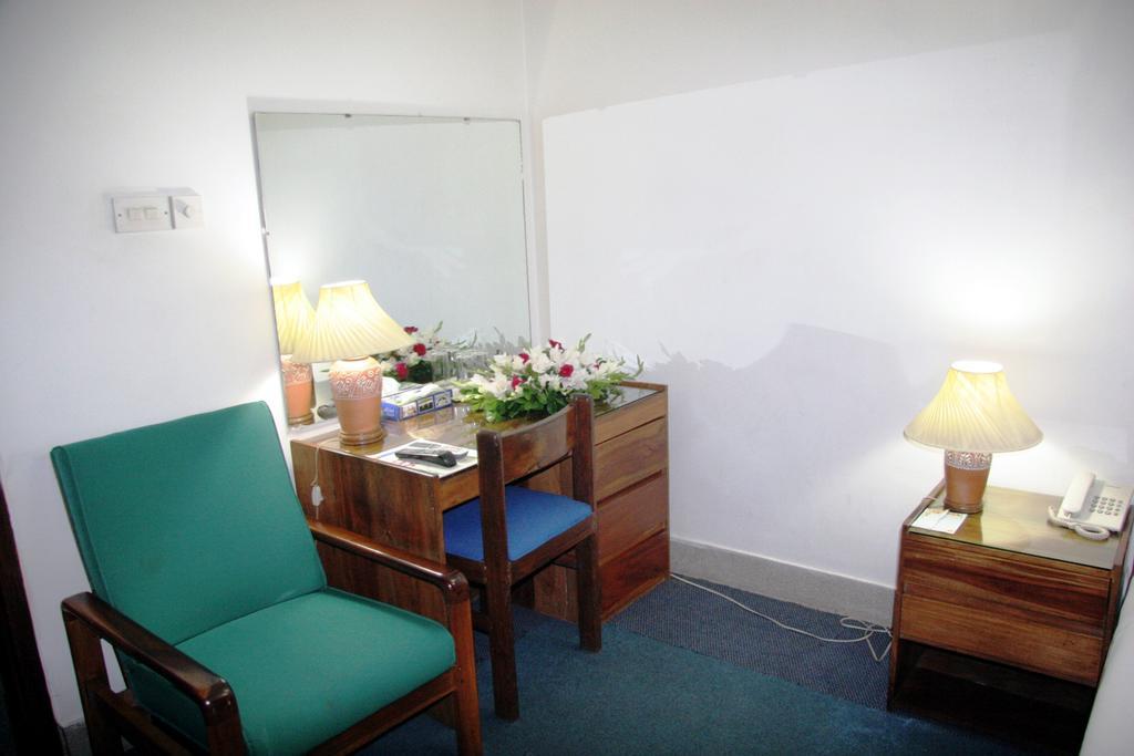 White House Hotel - City Center Dhaka Extérieur photo