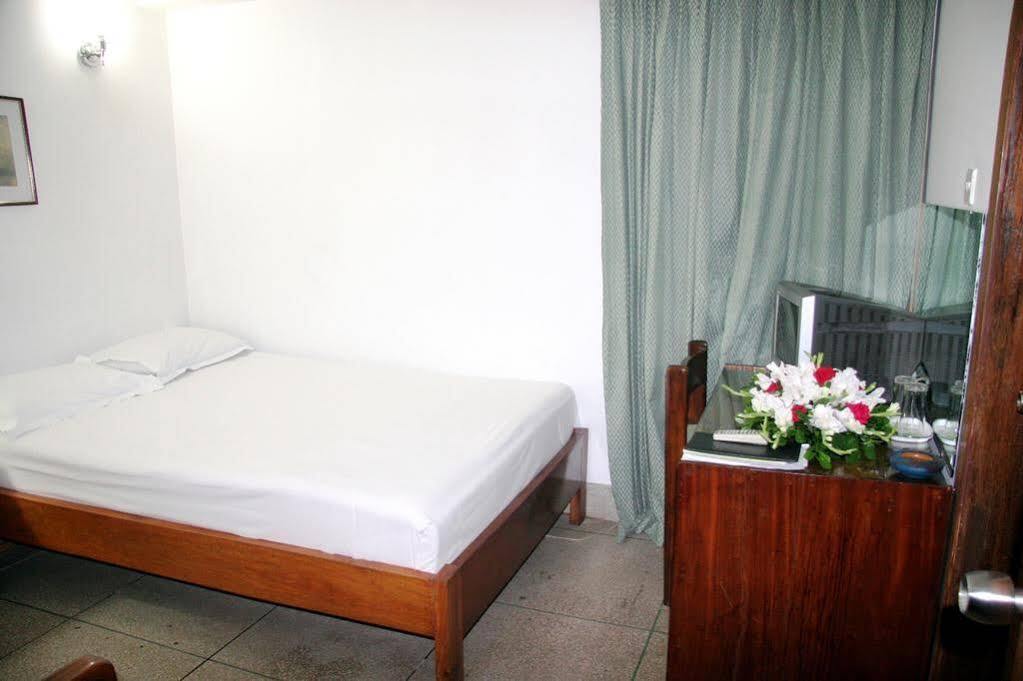 White House Hotel - City Center Dhaka Extérieur photo